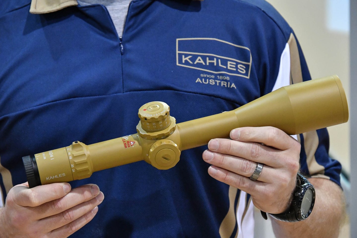 KAHLES K624i доступен в расцветке RAL 8000 Тактический оптический прицел Kahles K624i