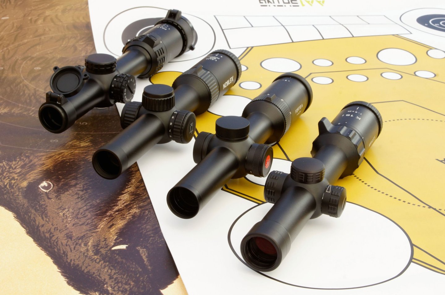 Сравнительный тест четырех оптических прицелов 1-6x24 для охоты и спорта: являются ли модели от Kahles, Noblex, Falke и Leica оптикой двойного назначения? Слева направо: Falke, Noblex, Leica и Kahles.