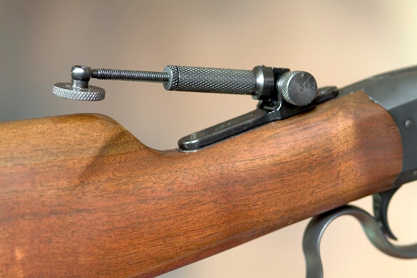 Marble Arms: 125 лет прицелу Universal Rifle Sight Прицел Marbles Universal Rifle Sight установлен на оружие