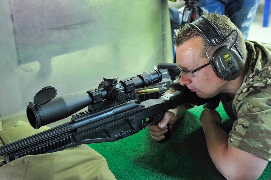 Тест: оптический прицел Minox ZP5 TAC 5-25x56 Оптический прицел Minox ZP5 5-25x56 установлен на штурмовую снайперскую винтовку.