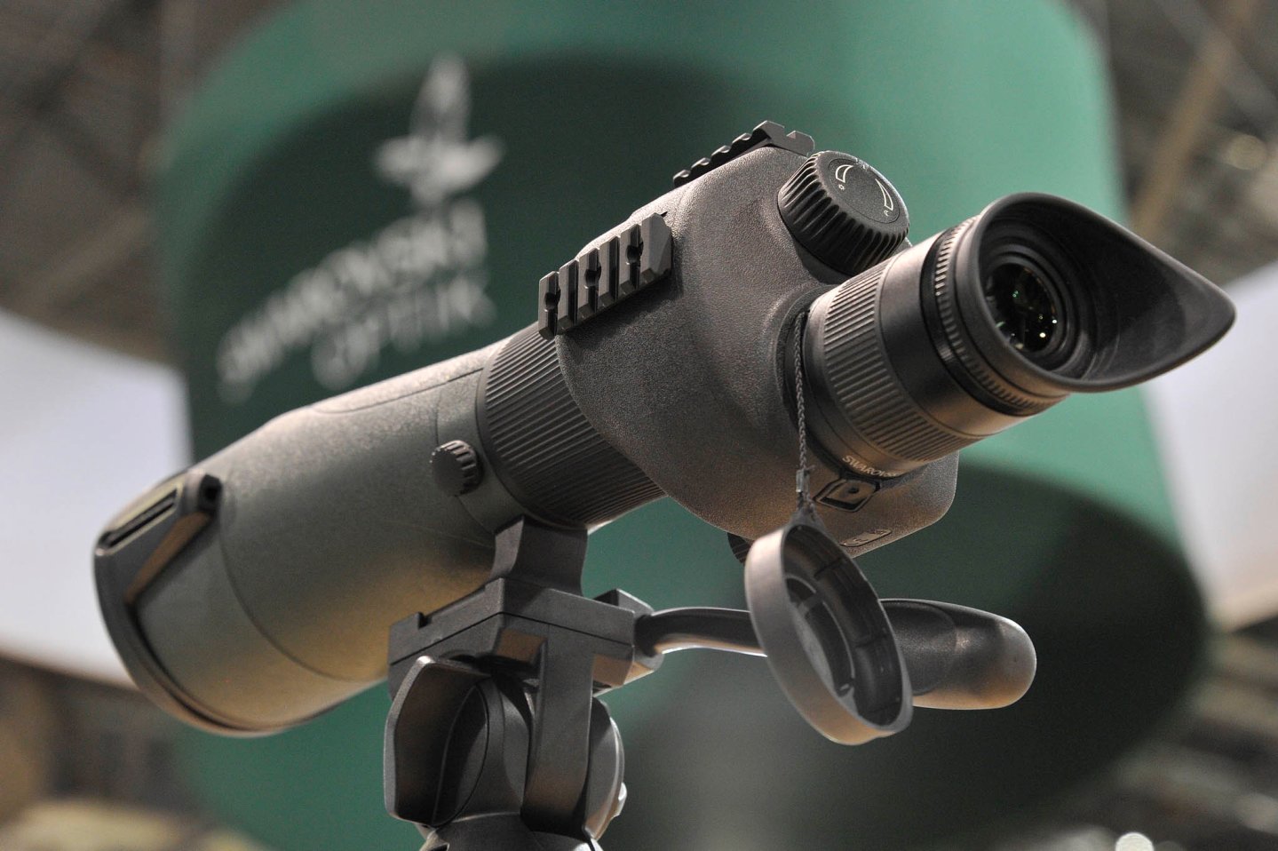 Swarovski Optik предлагает зрительную трубу STR 80 с подсветкой прицельной сетки