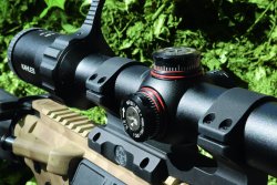Тест: Kahles K18i 1-8x24, винтовочный прицел топового класса для динамической стрельбы Барабанчики регулировки по вертикали и горизонтали прицела Kahles K18i 1-8x24.