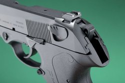 Тест: пистолет Beretta Px4 Storm Full калибра .45 ACP Флажковый предохранитель пистолета Beretta Px4 Storm Full калибра .45 ACP