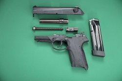 Тест: пистолет Beretta Px4 Storm Full калибра .45 ACP Пистолет Beretta Px4 Storm Full калибра .45 ACP в разобранном состоянии