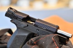 CZ P-07 Kadet калибра .22 LR: для тренировок и развлекательной стрельбы Затвор CZ P-07 Kadet калибра .22 LR