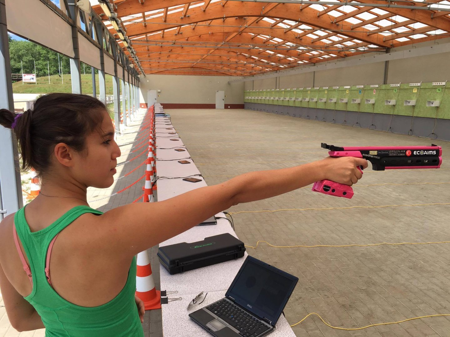 Лазерный пистолет в действии