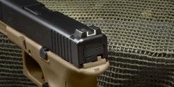 GLOCK 17 Gen5 FR Coyote, пистолет «во французском армейском стиле» теперь доступен для гражданского населения. Пистолет G17 Gen5 FR Coyote, целик