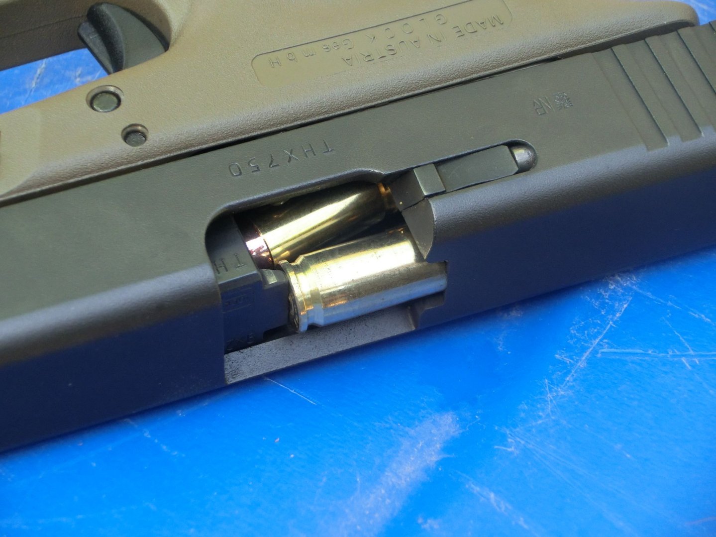 Пистолеты Glock с довольно странным заклиниванием Пистолеты Glock с довольно странным заклиниванием