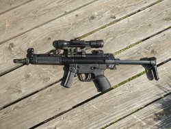 Пистолет с задержкой на роликах: Heckler & Koch P9S - история и эксплуатация популярной среди коллекционеров модели MP5 от Heckler & Koch с прицелом.