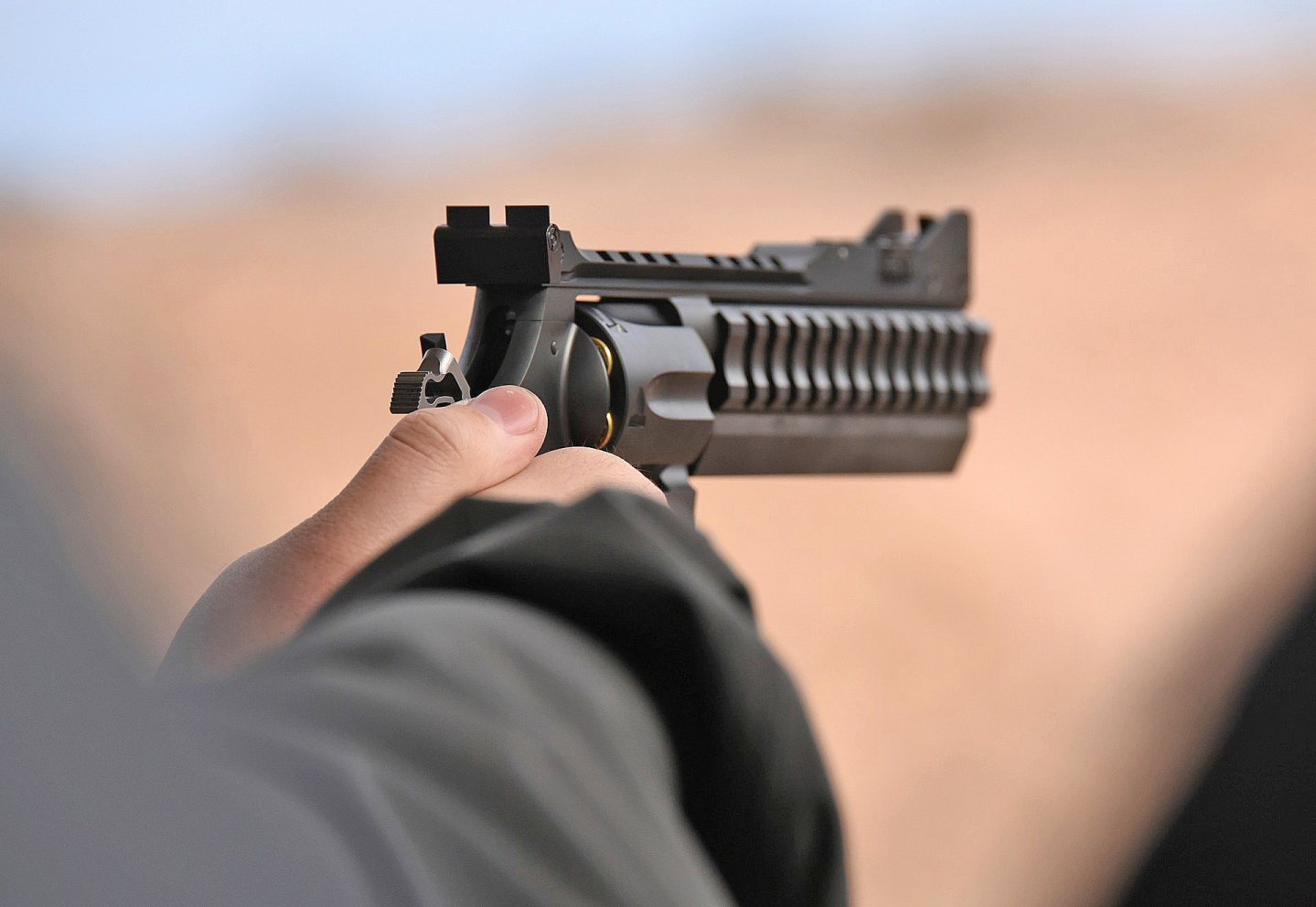 Револьвер Korth National Standard Super Sport калибра .357 Magnum Револьвер Korth National Standard Super Sport в действии