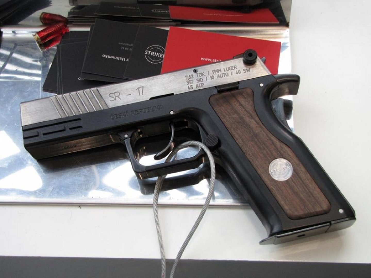 Новый самозарядный пистолет STRIKER s.r.o. SR-17 Cамозарядный пистолет STRIKER s.r.o. SR-17