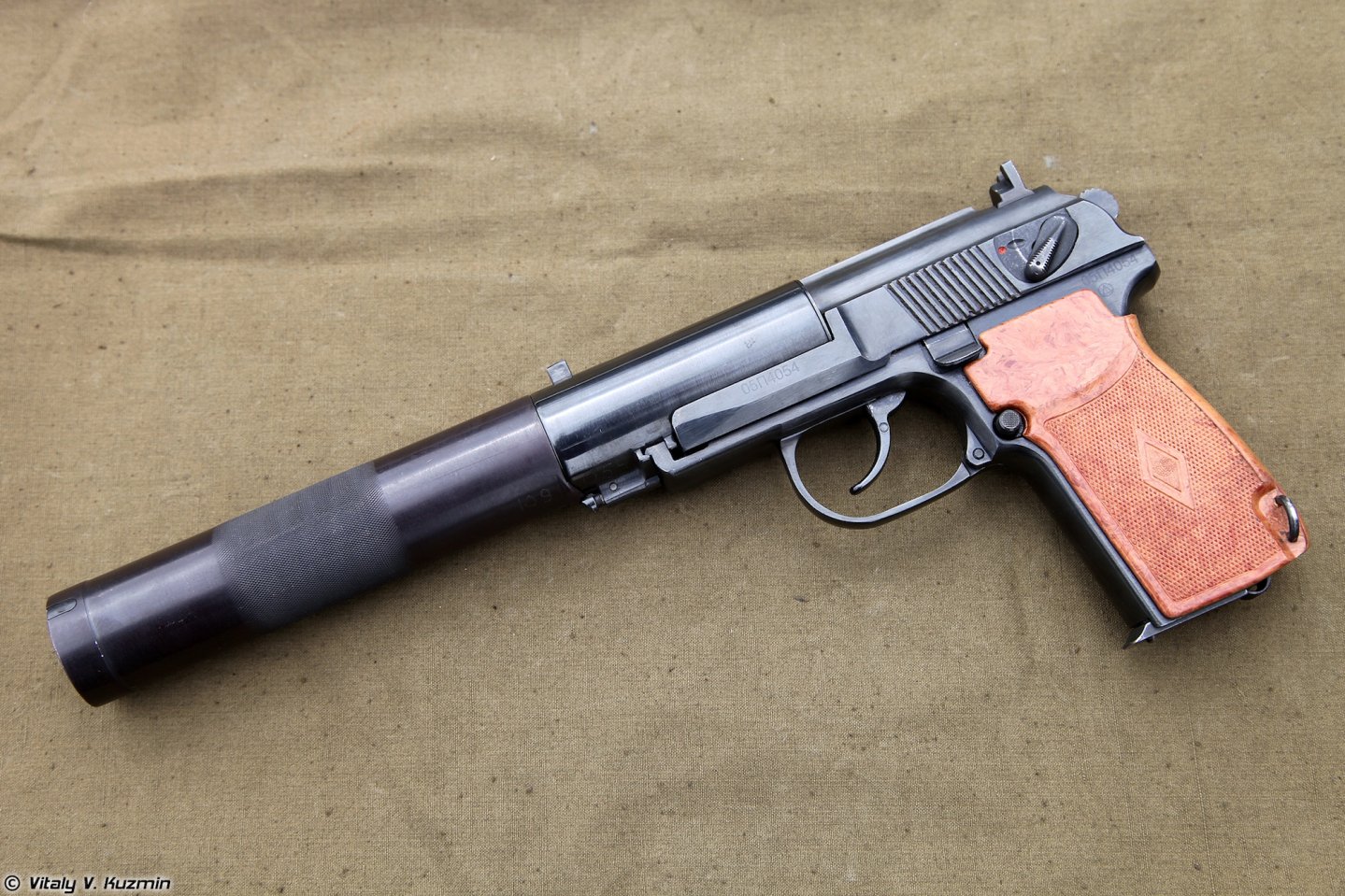 Бесшумный пистолет ЦНИИТочмаш ПБ (6П9), вид слева