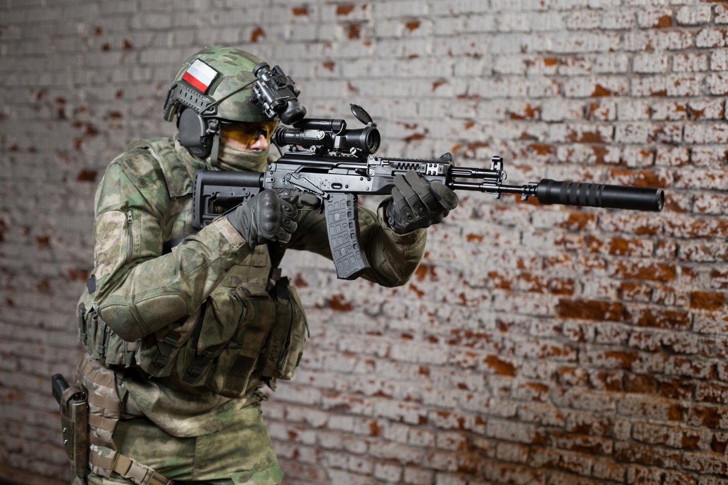 «Калашников» начал поставки автоматов АК-12 в Вооруженные силы России Shooter shooting with the AK-12  assault rifle