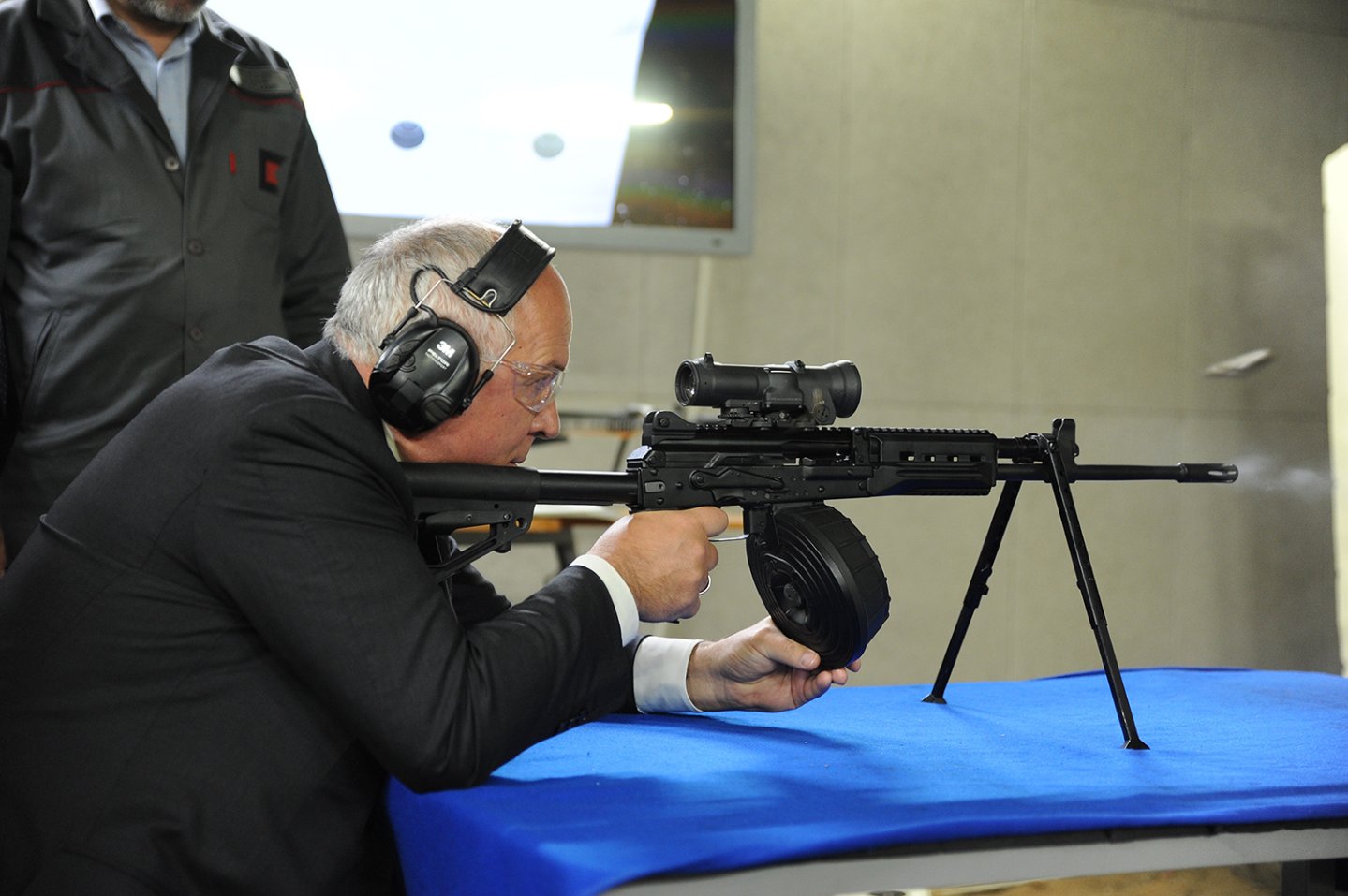 Концерн «Калашников»: новый ручной пулемет РПК-400 Новый ручной пулемет РПК-400 концерна «Калашников» в действии