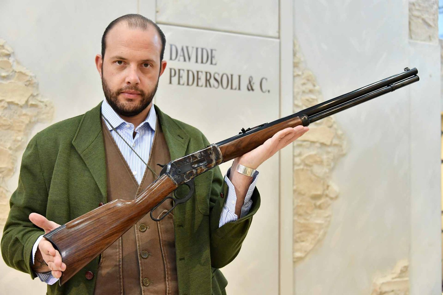 Рычажный карабин Pedersoli 1886 Sporting Classic на выставке IWA 2018