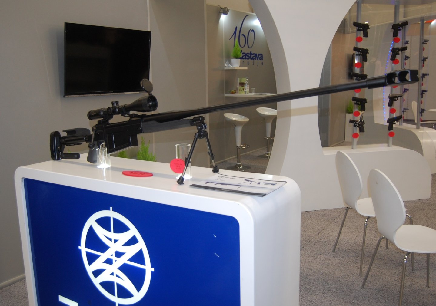 Zastava LK M12: крупнокалиберная спортивная винтовка Известная сербская фирма Zastava oružje AD из Крагуевича предлагает спортивный вариант крупнокалиберной снайперской винтовки Zastava M12 „Crno koplje“ („Красное копье“) для стрельбы на большие дистанции