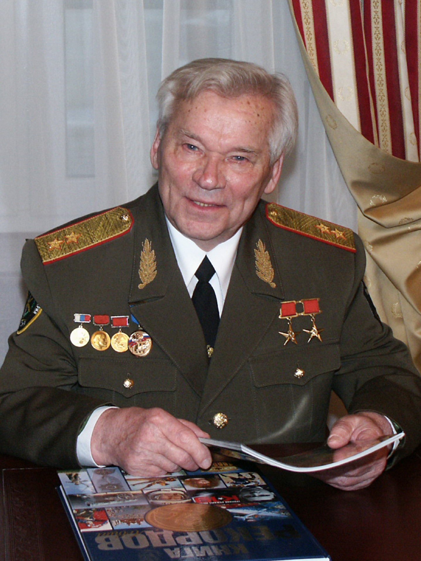 «Ижмаш» становится «Калашниковым» «Ижмаш» становится «Калашниковым»